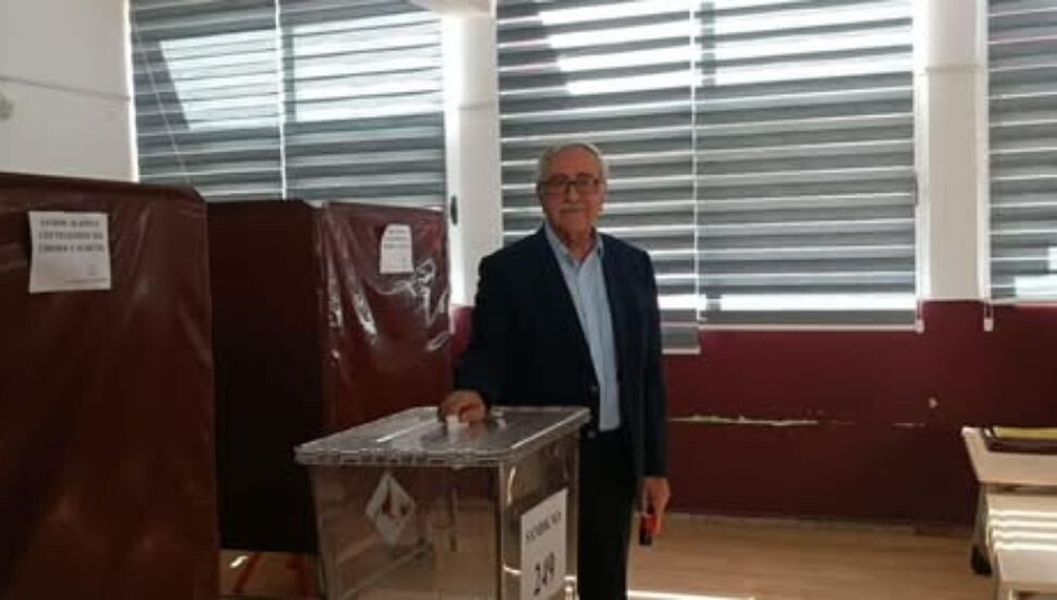 4'üncü Cumhurbaşkanı Mustafa Akıncı, oyunu kullandı