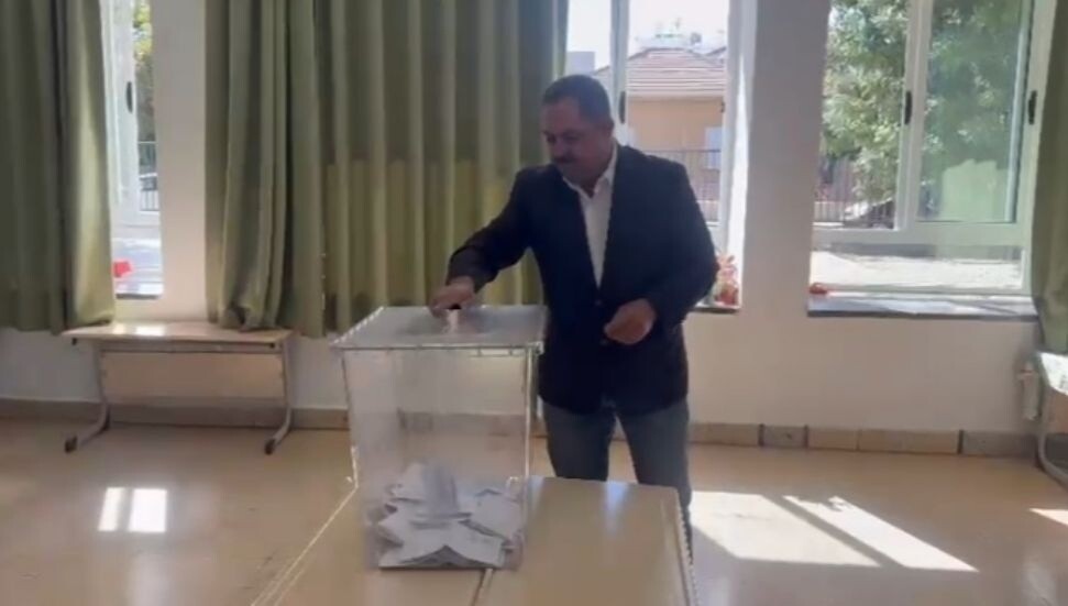 Bağımsız Cumhurbaşkanı adayı Hasgüler, oyunu kullandı