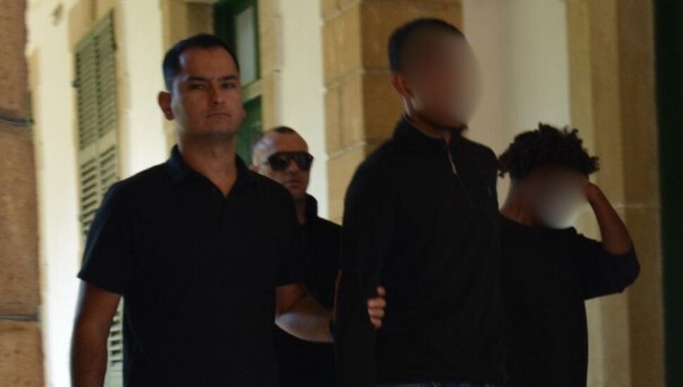 İkamet izinsiz zanlılar polise teslim oldular: 7 gün daha tutuklu kalacaklar