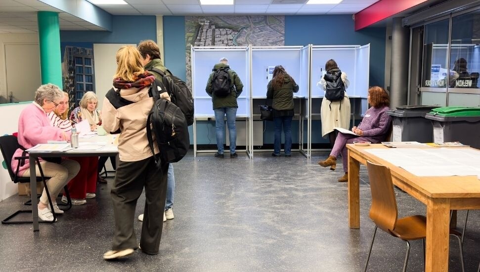 Hollanda’da genel seçim başladı: 27 parti 150 sandalye için yarışıyor