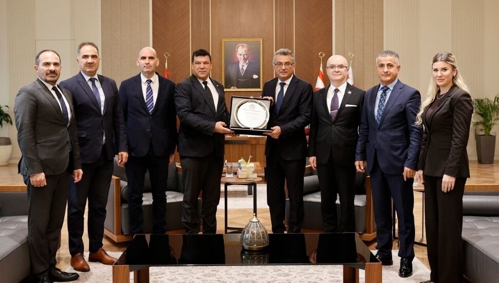 Tufan Erhürman, DAÜ heyetini kabul ederek güncel faaliyetler hakkında bilgi aldı