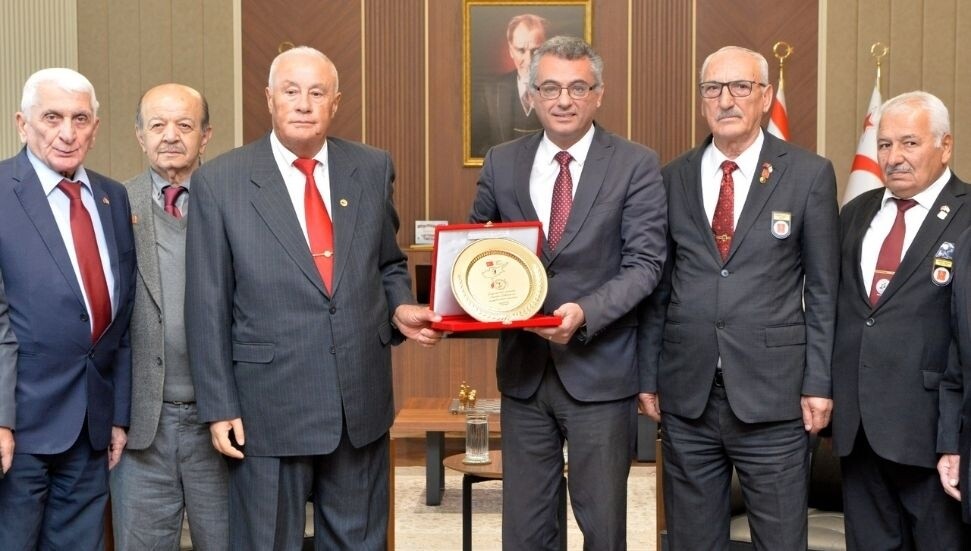 Cumhurbaşkanı Tufan Erhürman, Barış Kuvvetleri Gaziler Derneği heyetini kabul etti