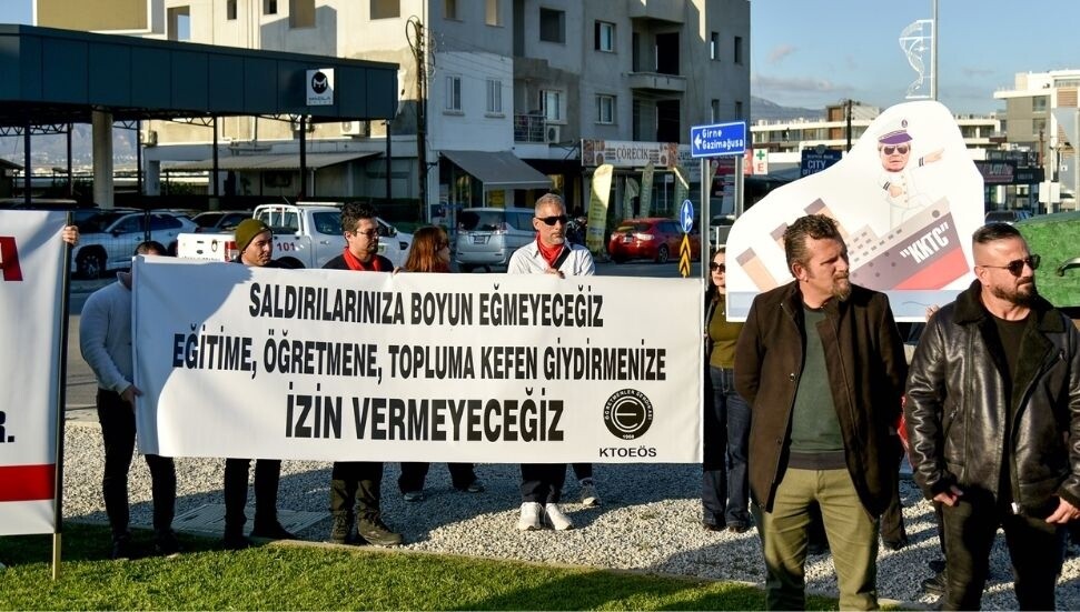 KTOEÖS'ten eylem: Hükümet "yolsuzluk, rüşvet, hırsızlık ve sahtekarlık" suçlarından soruşturulmalı