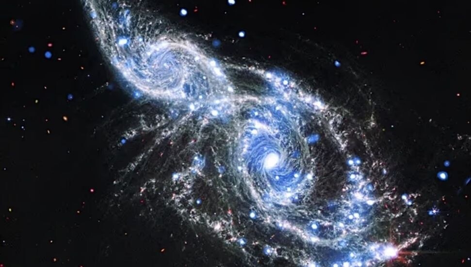 Webb Teleskobu'ndan "galaksilerin kozmik dansını" gösteren çarpıcı görüntü