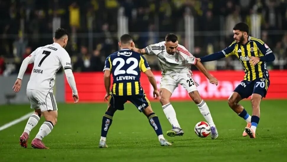 Beşiktaş senenin son derbisinde 2-1 ile güldü