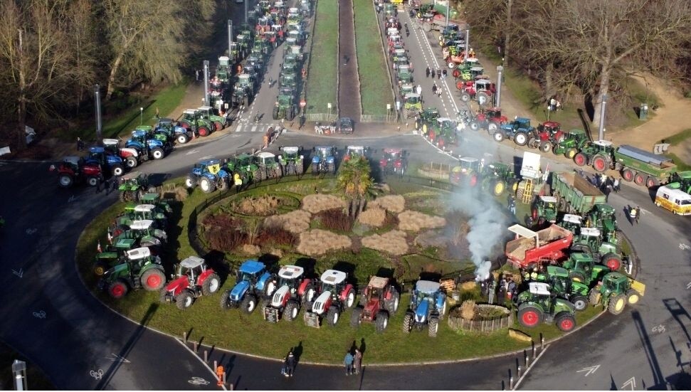 Brüksel’de çiftçiler AB–MERCOSUR ticaret anlaşmasını protesto etti