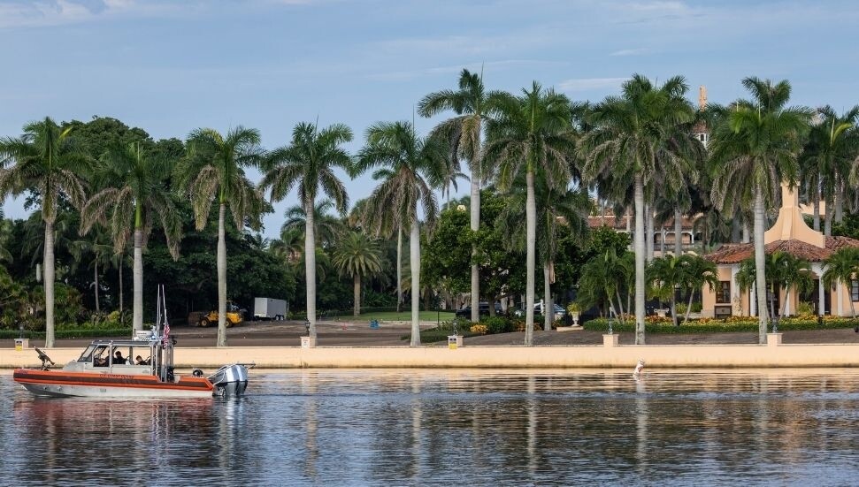 ABD'de silahlı bir kişi Trump’ın malikanesine girmeye çalıştı, öldürüldü