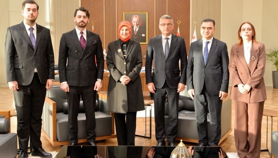 Tufan Erhürman, Kızılay Genel Başkanı Meriç’i kabul etti