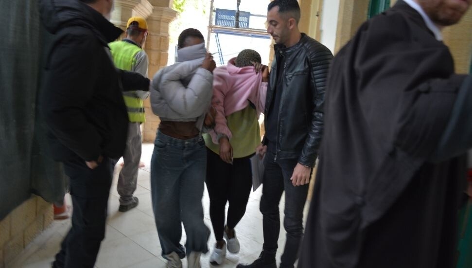 İzinsiz ikametten yargılanan 2 zanlıya 8 gün tutukluluk