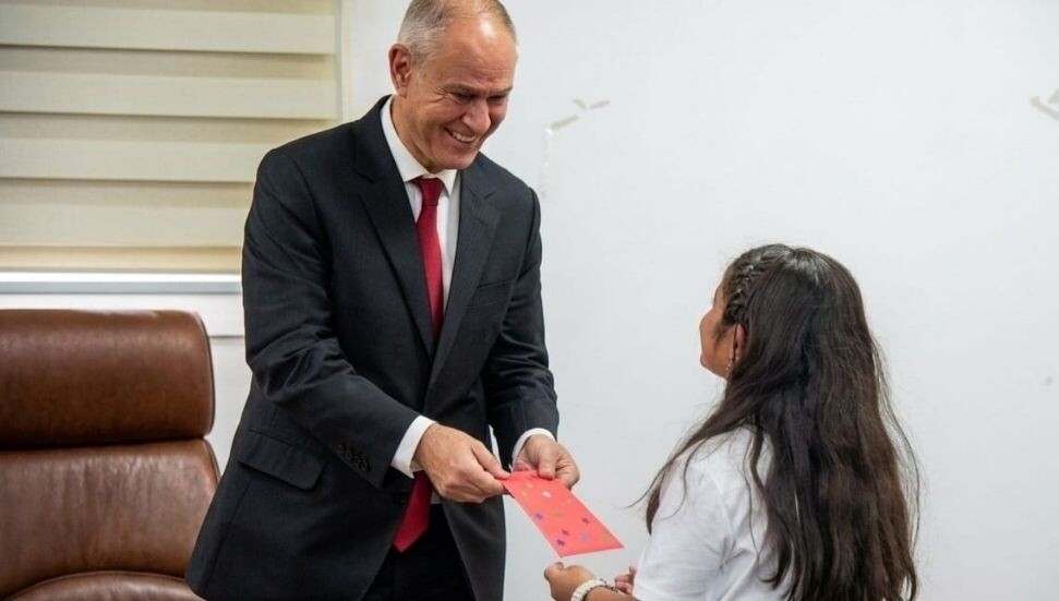 Sevgi Evi çocuklarından Oğuzhan Hasipoğlu’na 23 Nisan ziyareti