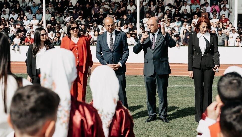 Değirmenlik Sadık Cemil Stadyumu’nda 3 okullu 23 Nisan töreni