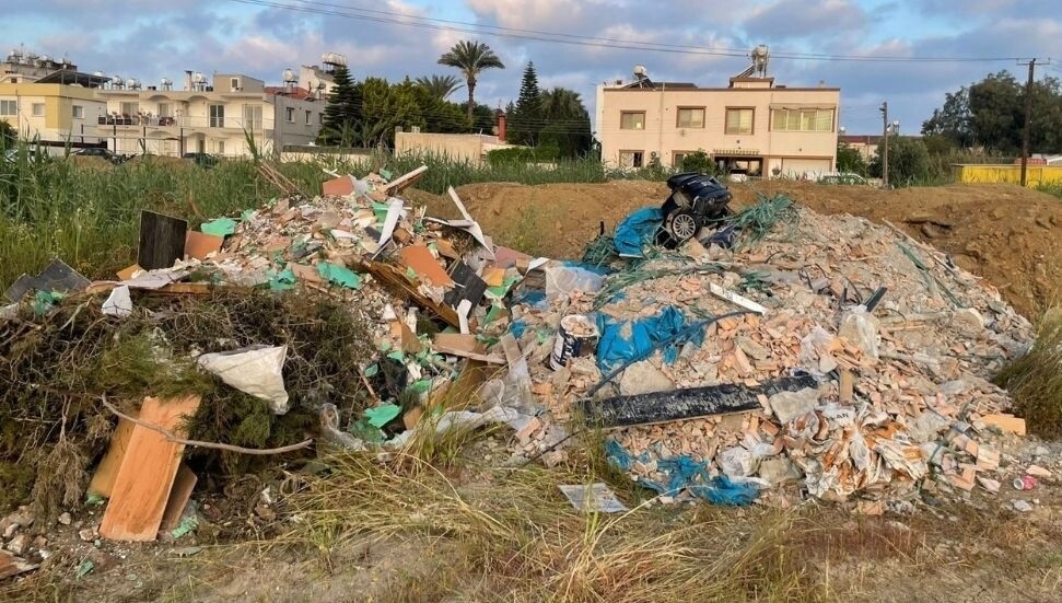 Lefkoşa'da çevre kirliliği: Vatandaştan belediyeye denetim çağrısı