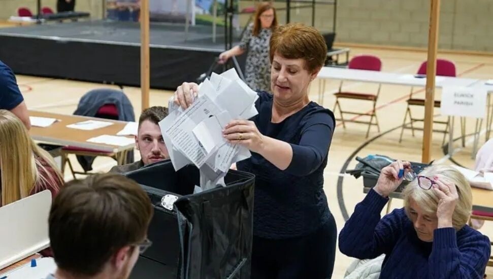 İngiltere'de yerel seçimlerin ilk sonuçlarında aşırı sağcı Reform UK Partisi öne çıktı