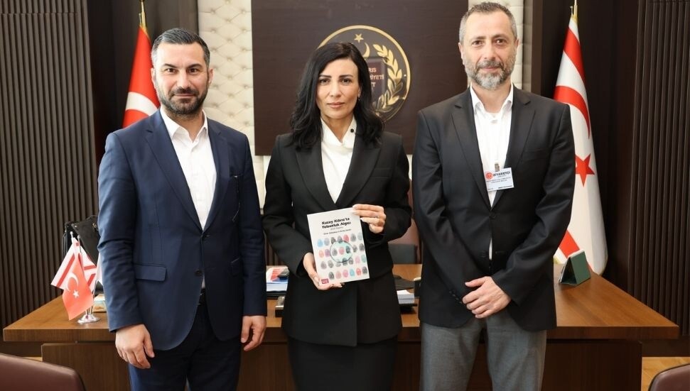 “Kuzey Kıbrıs’ta Yolsuzluk Algısı” raporu Fazilet Özdenefe’ye sunuldu