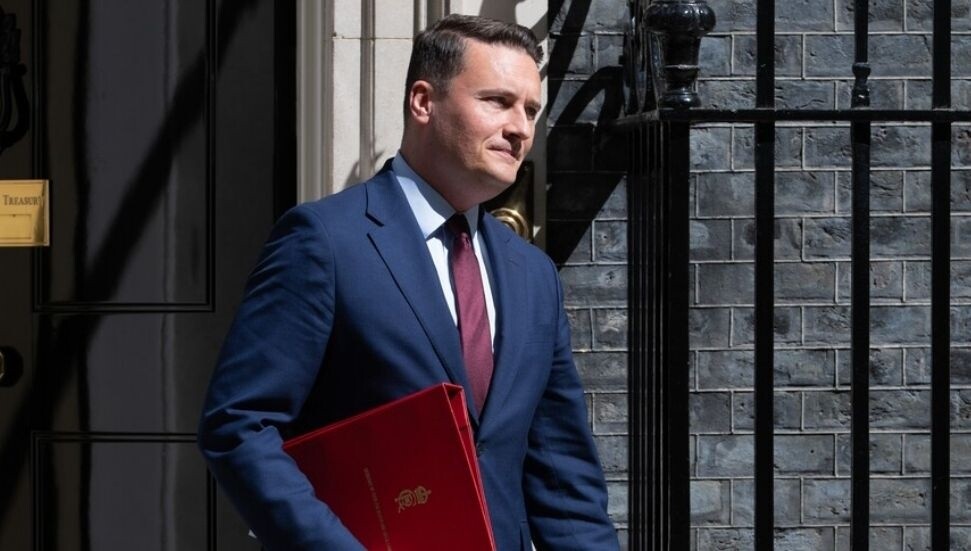 İngiltere’de siyasi kriz: Sağlık Bakanı istifa etti, Starmer’a baskı artıyor