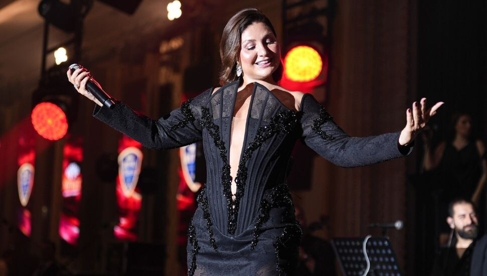 Sibel Can, Merit Royal Diamond sahnesinde mest etti
