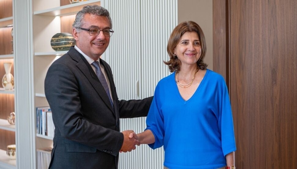 Tufan Erhürman, Angela Holguin ile görüşüyor