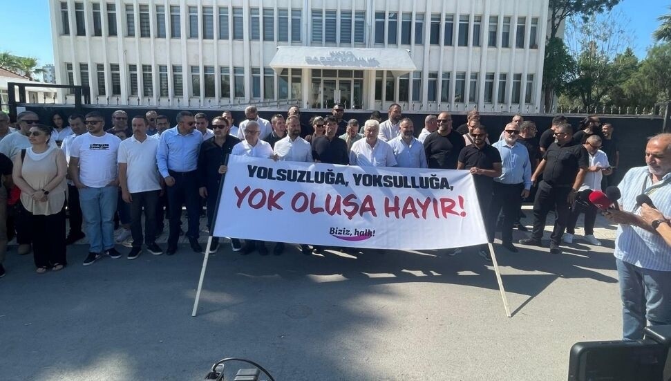 Sendikalar Başbakanlık önünde eylem yaptı: Yolsuzluğa, yoksulluğa, yok oluşa hayır