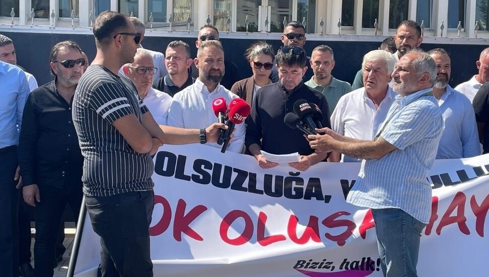 Trade Unions Protest In Front Of Prime Ministry: “No To Corruption, Poverty And Collapse”