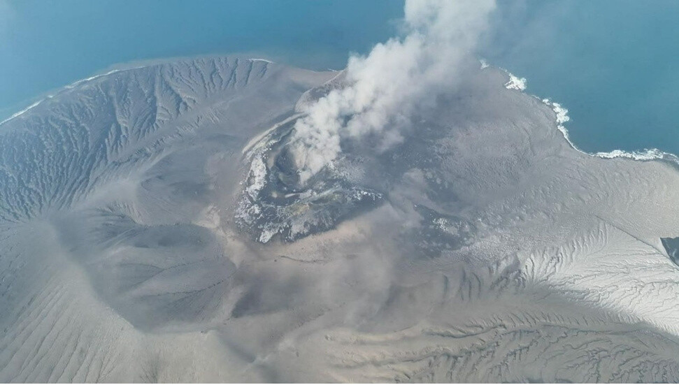 Endonezya'da Anak Krakatau Yanardağı patladı, 209 uçuş iptal edildi