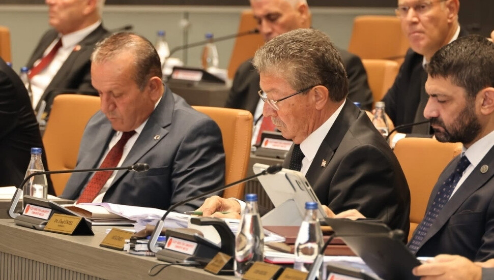 Ünal Üstel: Ülkenin bir yedi ay daha kaybetme lüksü yoktur