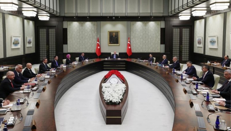 Türkiye'de kabine yoğun gündemle toplanıyor: Fon soruşturması ve Terörsüz Türkiye masada
