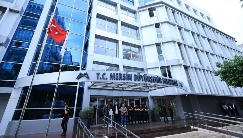 Mersin’de üç belediye başkanı yolsuzluk soruşturmasında tutuklandı