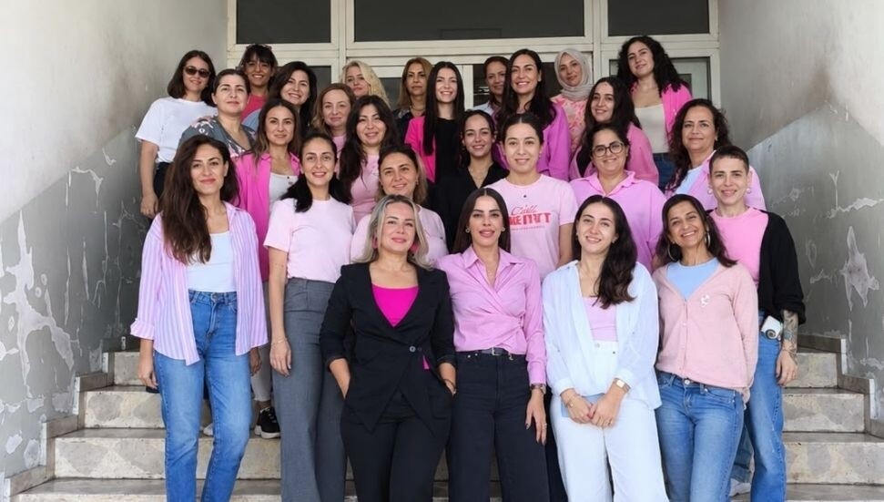 Güç-Sen kadın üyeleri, Meme Kanseri Farkındalık Ayı kapsamında pembe giydi