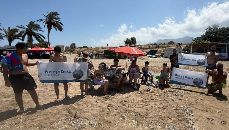Aktivistler Camelot Beach’te “Plajlar Halkındır” eylemi yaptı