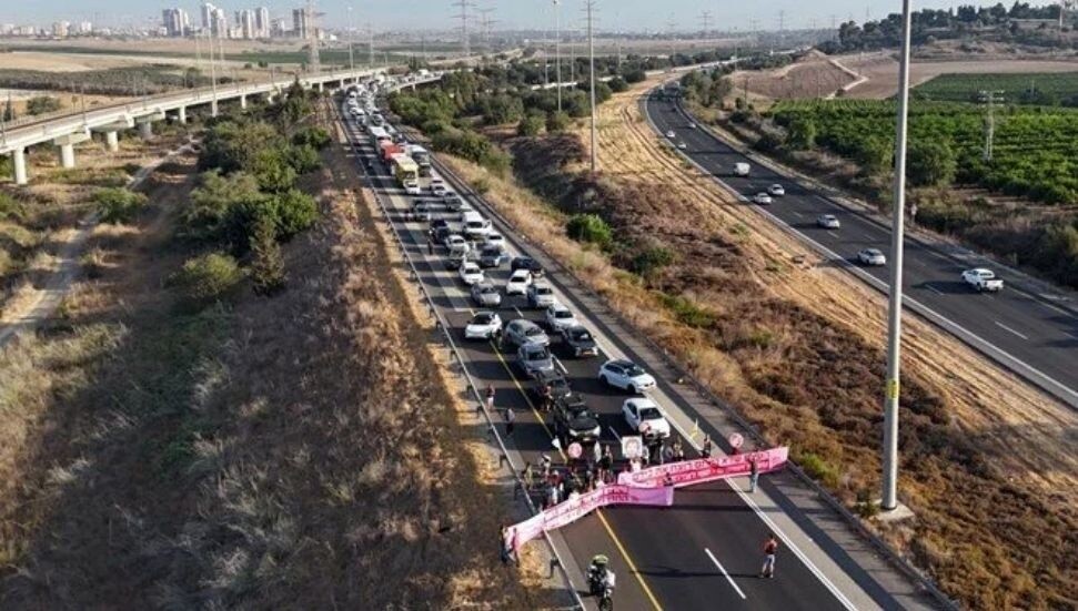 İsrail’de savaşı genişletme ve Gazze'yi işgale karşı genel grev: Tel Aviv’de yollar kapatıldı