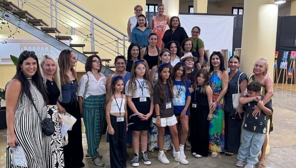 Küçük ressamların "Fırçanın Dansı Sergisi" sanatseverlerle buluştu