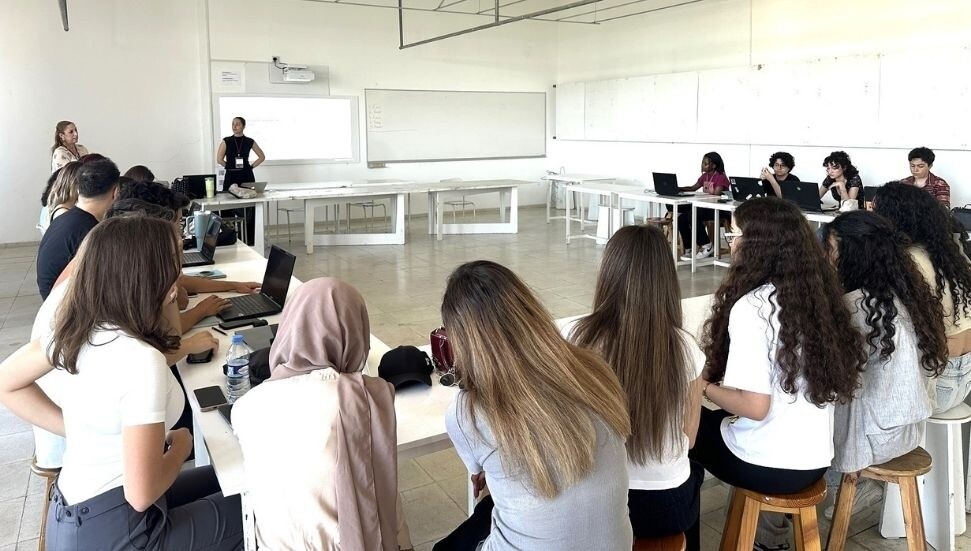 DAÜ’de Dünya İç Mimarlar Günü’nde “Yapay Zekâ Hissedebilir mi?” atölye çalışması gerçekleştirdi