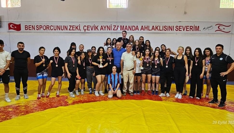Kadın Güreş KKTC Şampiyonası’nda, Lapta ve Büyükkonuk takımları şampiyon oldu