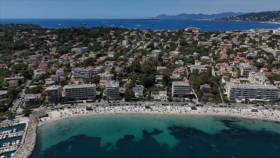 Fransa'nın 14 vilayeti yüksek hava sıcaklıkları nedeniyle kırmızı alarmda