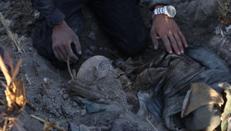 Suriye'nin Humus ilinde 16 kişilik toplu mezar bulundu