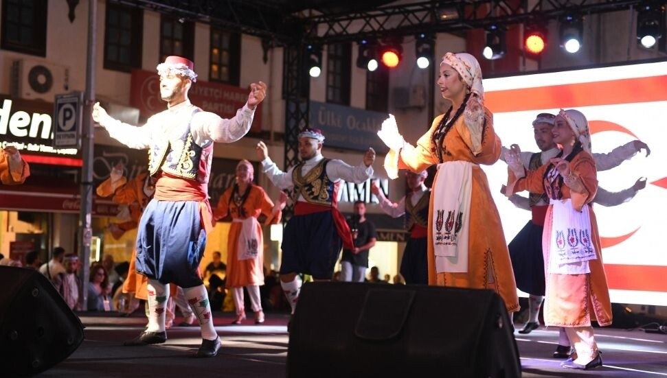 Değirmenlik Akıncılar Belediyesi Halk Dansları Topluluğu Ankara’da uluslararası festivalde sahne aldı