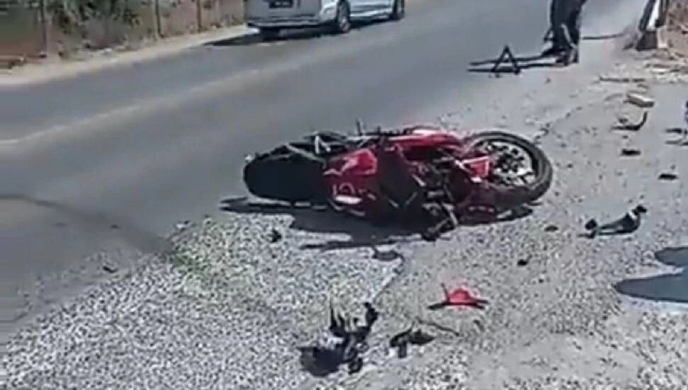 Cihangir’de trafik kazası: Vana çarpan motosiklet sürücüsü hastaneye kaldırıldı