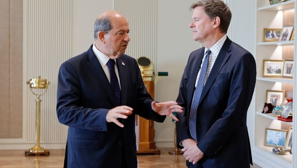 Tatar ile Stewart’ın görüşmesi Rum basınında: Kıbrıslıların çoğunluğu ortak bir çözüm istiyor