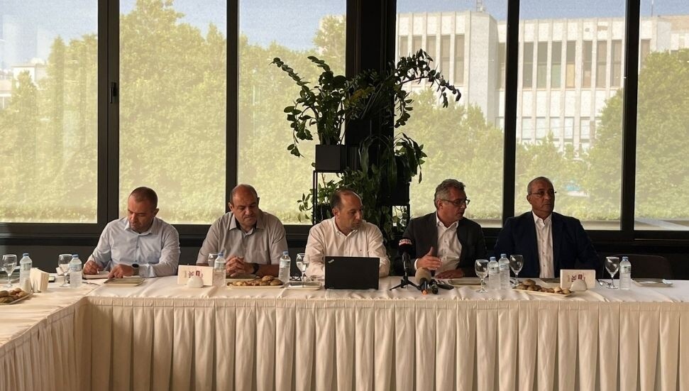 Erhürman, ekonomistlerle bir araya geldi: Cumhurbaşkanlığı sadece müzakere makamı değildir