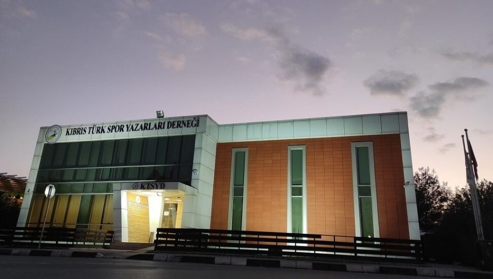 Spor Yazarları Derneği ile Futbol Federasyonu arasında ipler gerildi: Her türlü mücadeleyi vereceğiz