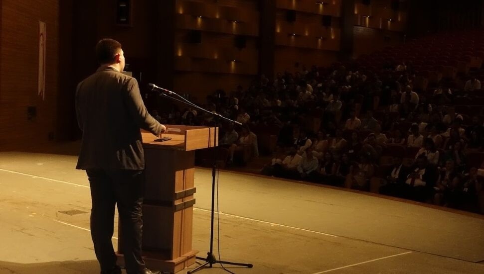 Özbilgehan: Gençler siyasete değil siyasi partilere ilgisiz; Kongre bunun en somut kanıtı oldu