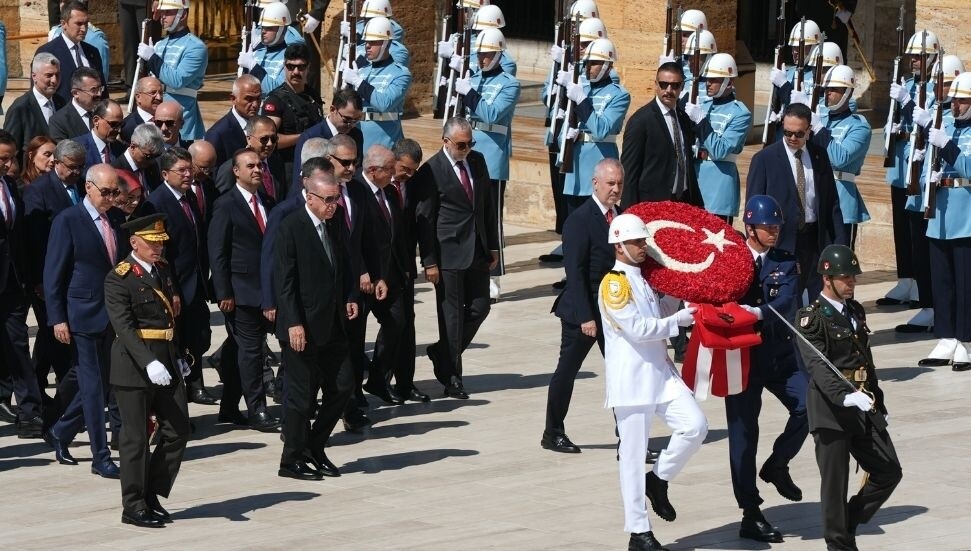 Türkiye Cumhurbaşkanı Erdoğan başkanlığındaki devlet erkanı Anıtkabir'i ziyaret etti