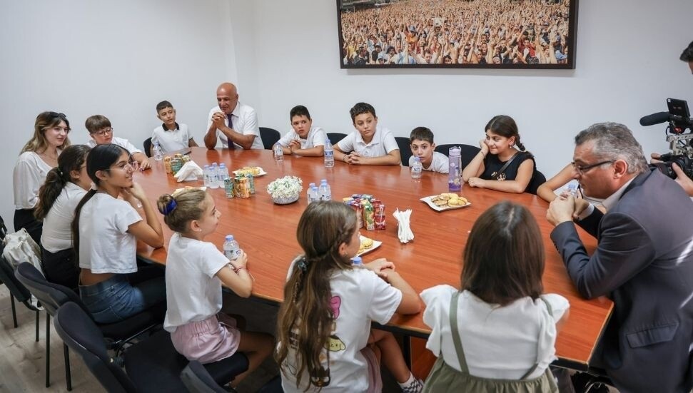 Erhürman, Dört İşlem Eğitim Merkezi öğrencilerini ağırladı: Umut doldum!