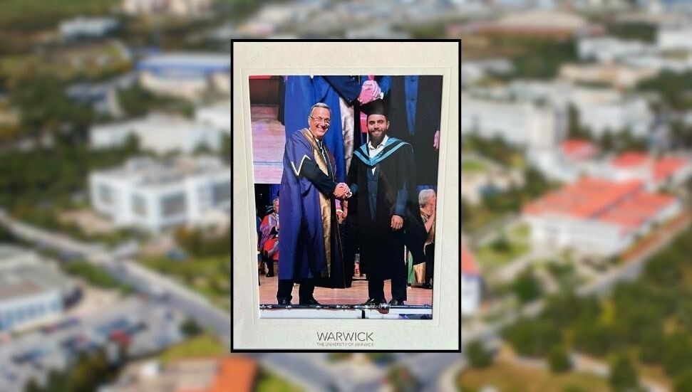 DAÜ mezunu Abdul Rahman Seif, Warwick Üniversitesi iş birliğiyle yüksek lisansını tamamladı