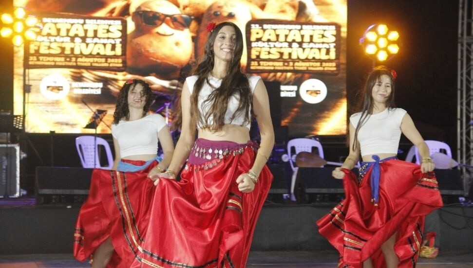 Beyarmudu'nda 11. Patates Festivali ve 8. Uluslararası Halk Dansları Festivali devam ediyor