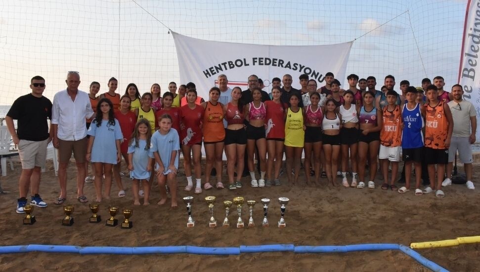 Girne Antis Plaj Hentbol Şampiyonası tamamlandı; Kupalar sahiplerini buldu