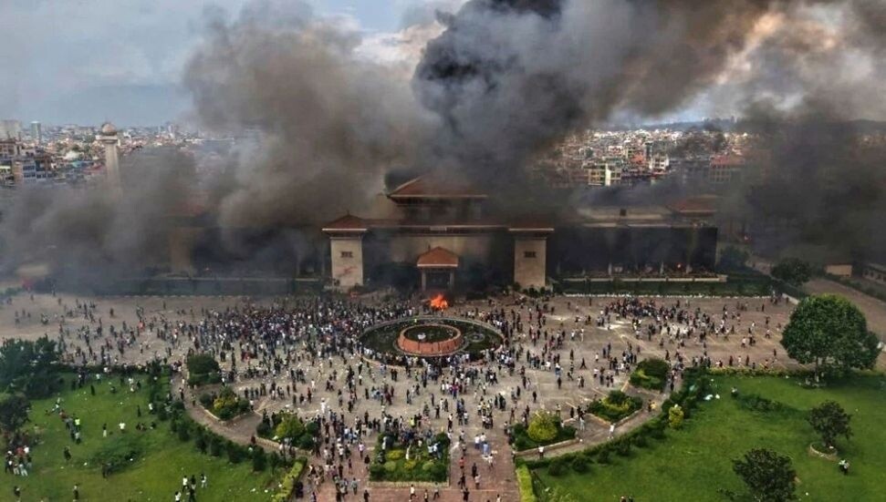 Nepal yeni liderini arıyor: Bakanlar dövüldü, ordu helikopterleri havalandı