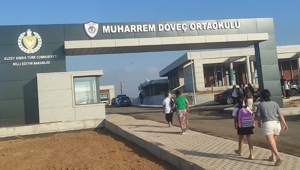 Çavuşoğlu Muharrem Döveç Ortaokulu açılış ve yeni eğitim-öğretim yılı başlama törenine katıldı