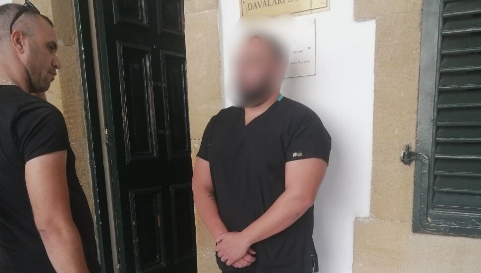 Zanlı fenalaşarak hastaneye kaldırıldı! 1 milyon 700 bin TL’lik hırsızlık iddiasıyla 8 gün tutuklu kalacak