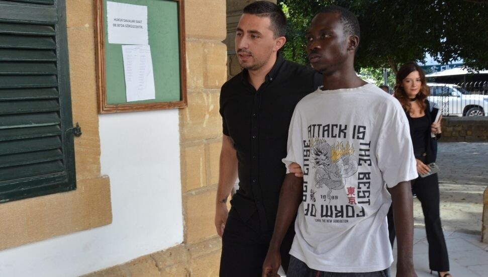 Uygunsuz hal ve tavır ile çevreye rahatsızlık verme suçundan itham edilen zanlı 15 gün tutuklu!